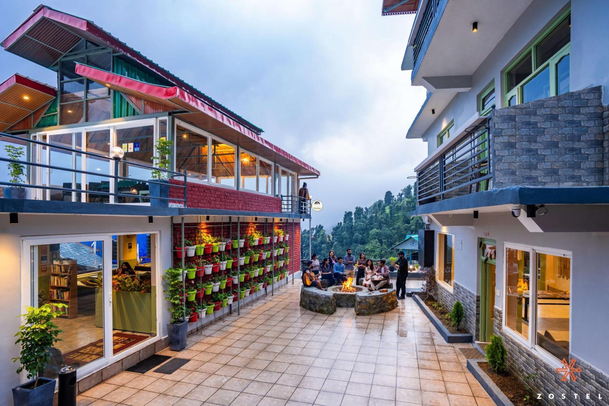 Zostel Dharamkot Hostel McLeod Ganj Exterior foto