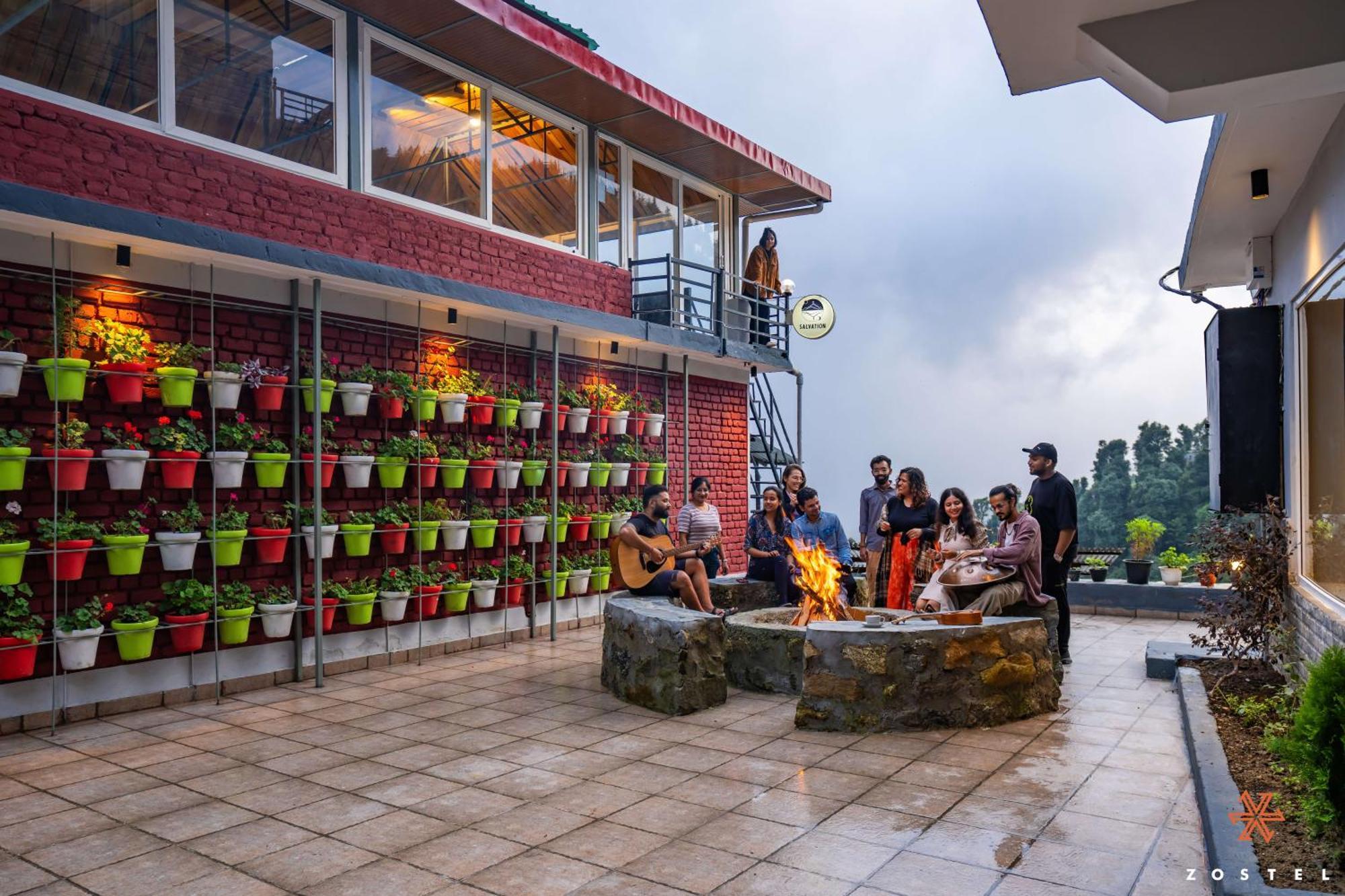Zostel Dharamkot Hostel McLeod Ganj Exterior foto