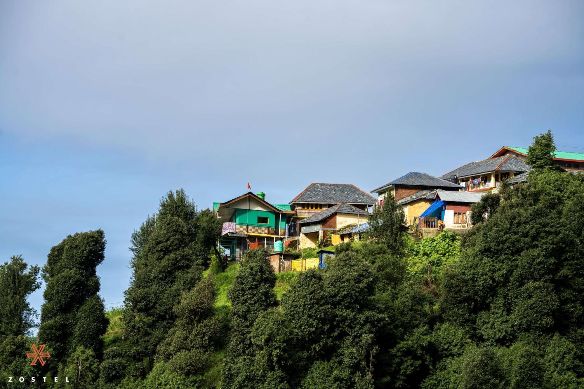 Zostel Dharamkot Hostel McLeod Ganj Exterior foto